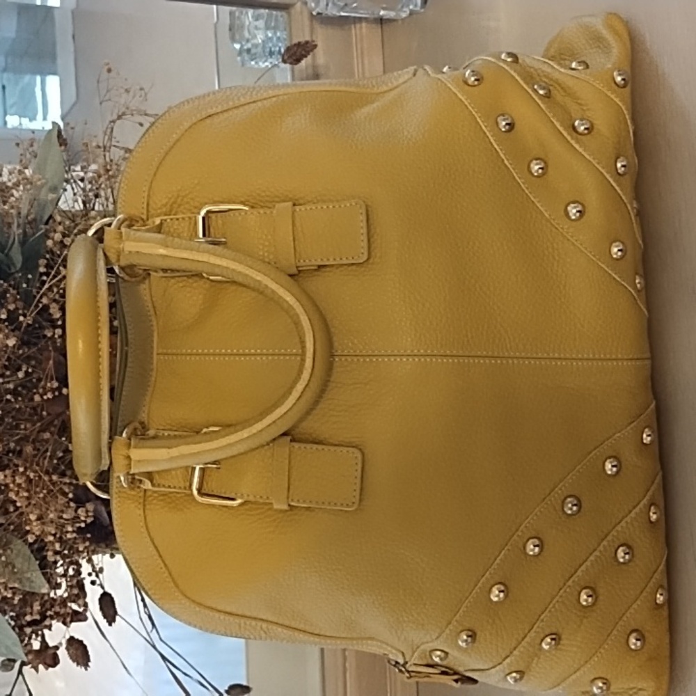 Like new.  Vintage leather GUIA'S  handbag
